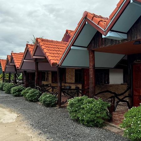 Busby Resort Ban Ta Phraya Exterior photo