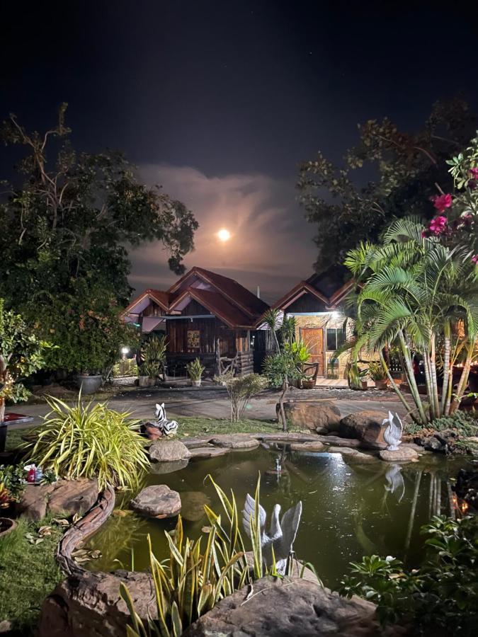 Busby Resort Ban Ta Phraya Exterior photo
