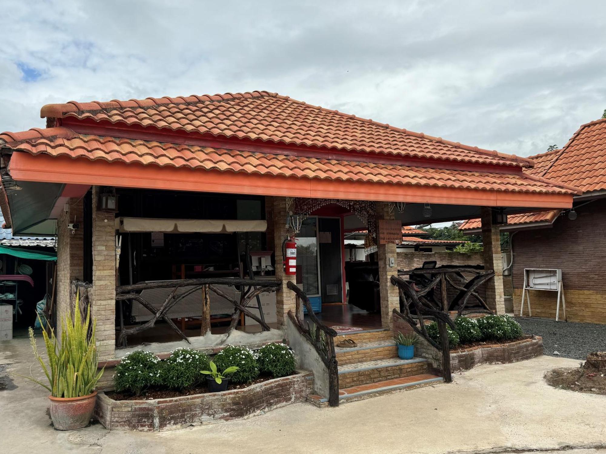 Busby Resort Ban Ta Phraya Exterior photo