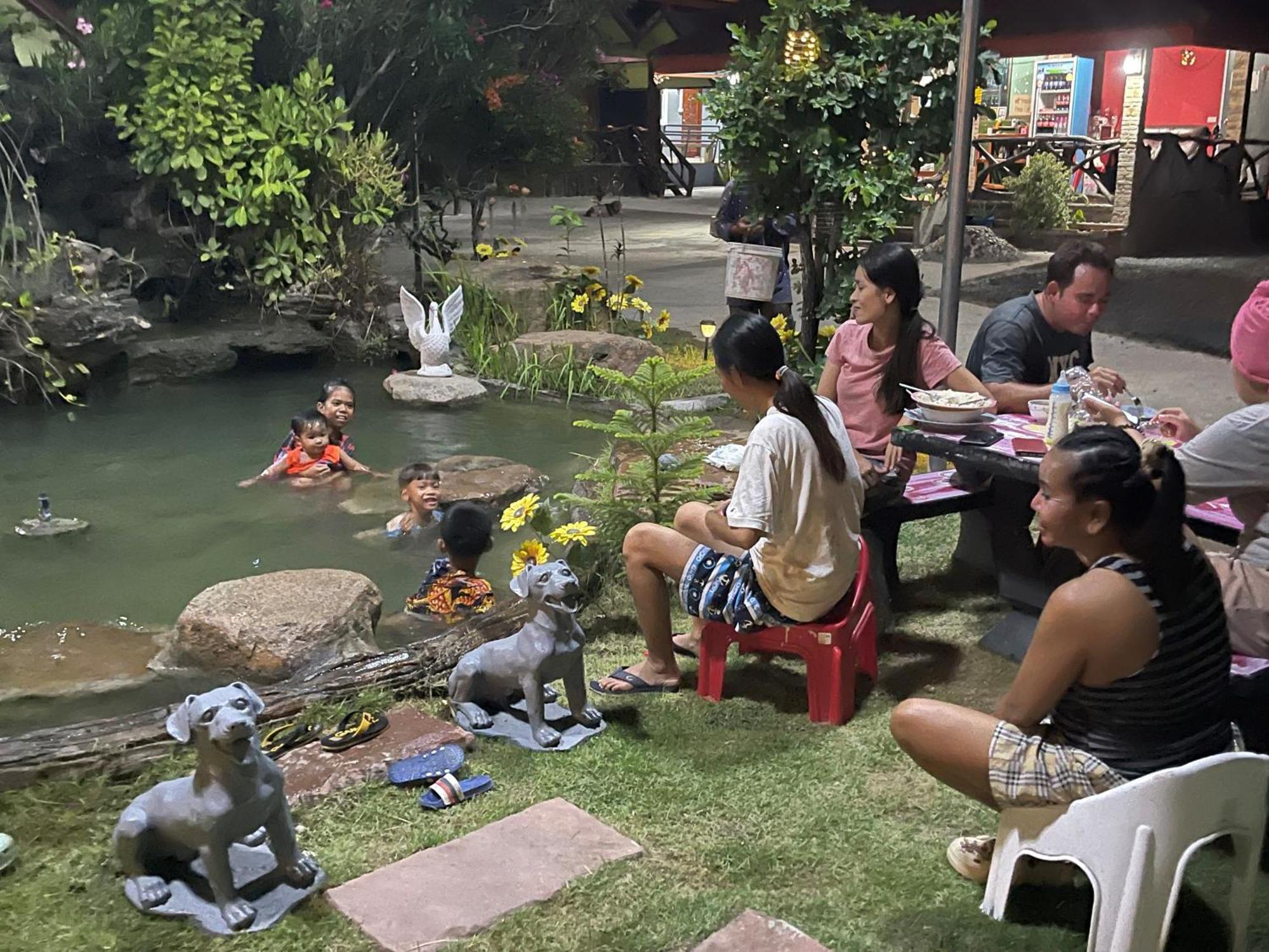 Busby Resort Ban Ta Phraya Exterior photo