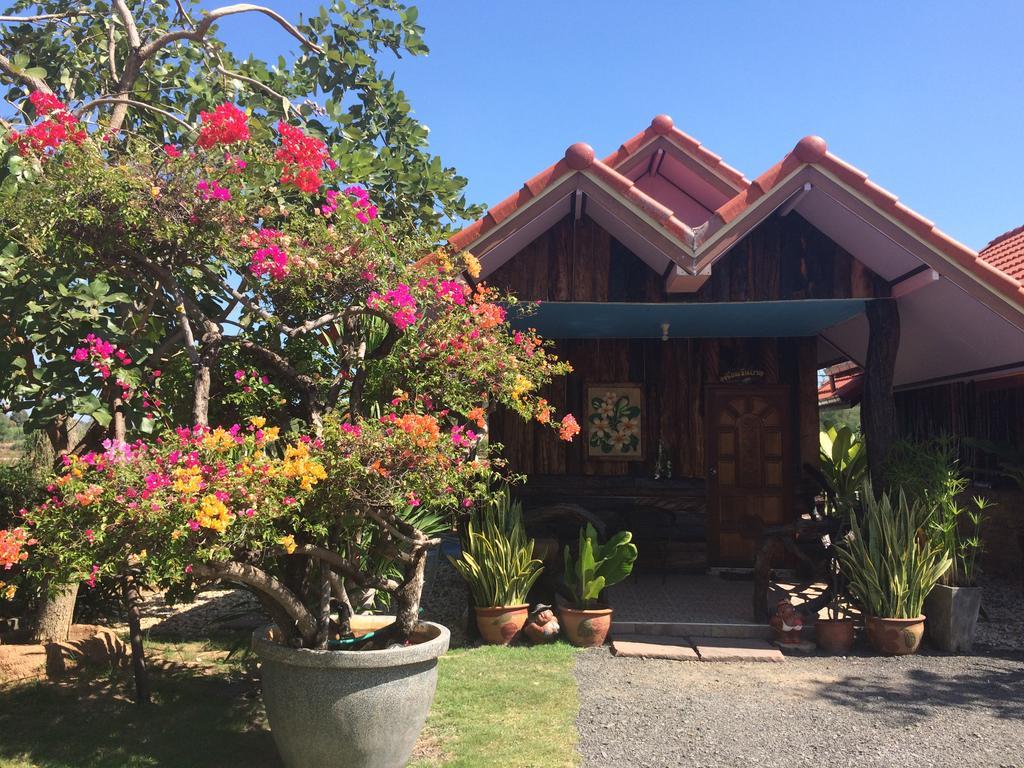 Busby Resort Ban Ta Phraya Exterior photo