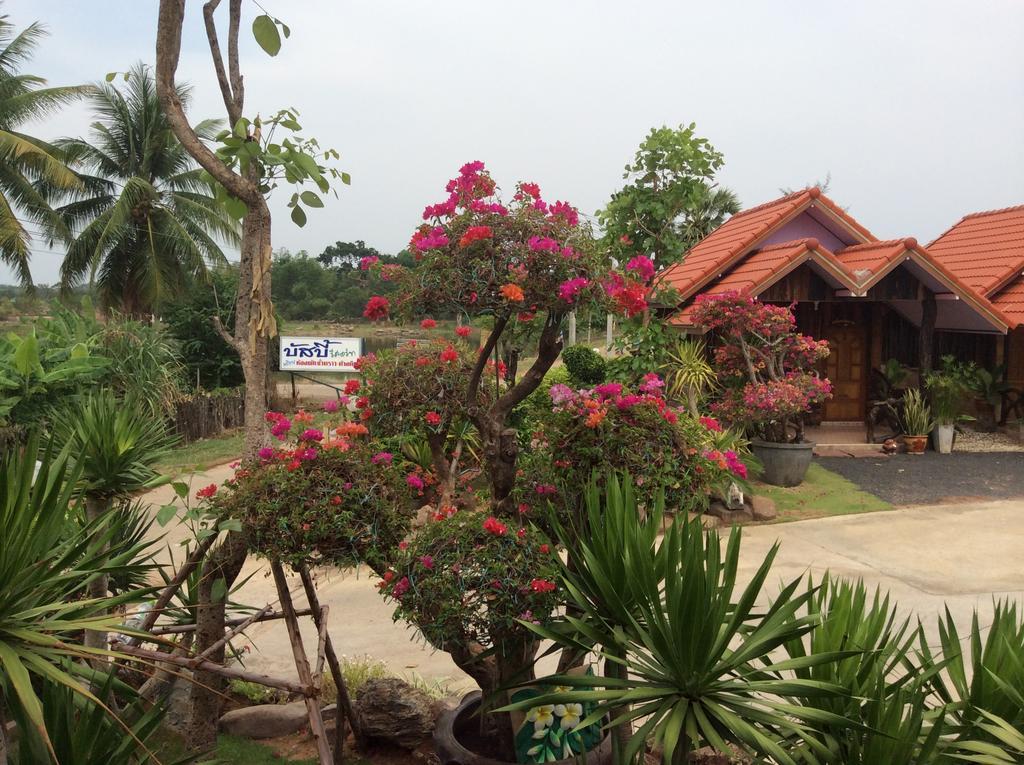 Busby Resort Ban Ta Phraya Exterior photo